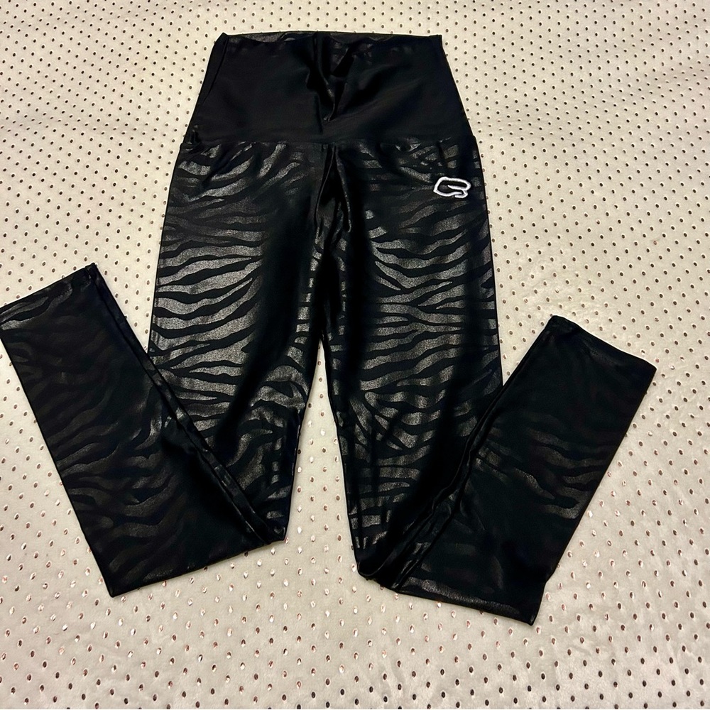 Emily Hsu yoga leggings